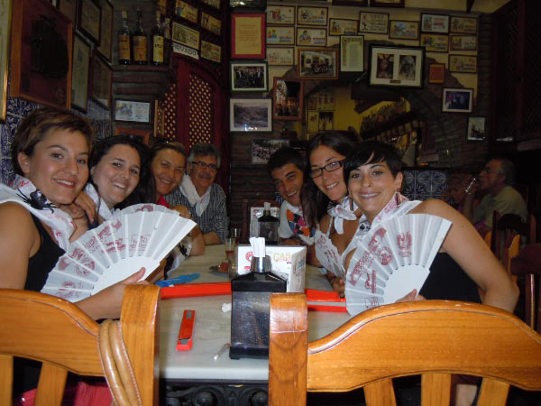 IRATI, MADDI, MAIALEN, ROSA MARÍA, JUAN BAUTISTA, PEPE Y MARI ÁNGELES