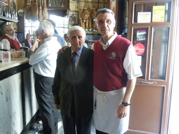 MANUEL ABEOLA - CLIENTE MAS ANTIGUO DE TABERNA BAR CASA PUGA